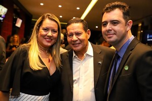 Com o Vice-Presidente Mour�o